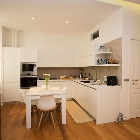 Luxury Dandy House Apartment