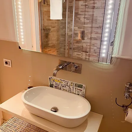 Luxury Dandy House Apartment